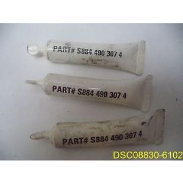 Qty = 3 tubes: Meritor Grease Part No. S884 490 307 4